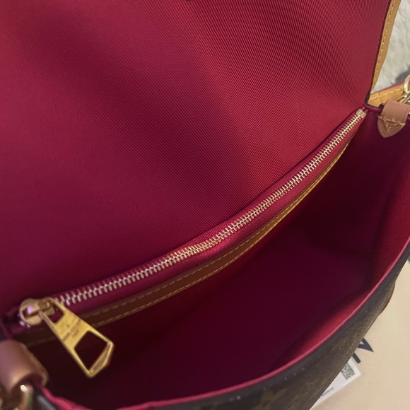 ❤️SOLD❤️ Like New Authentic LOUIS VUITTON Diane in Monogram Canvas - Picture 6 of 12